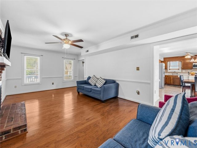 9737 Kingscroft Dr, Glen Allen, VA 23060