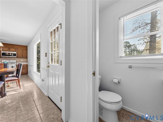 9737 Kingscroft Dr, Glen Allen, VA 23060