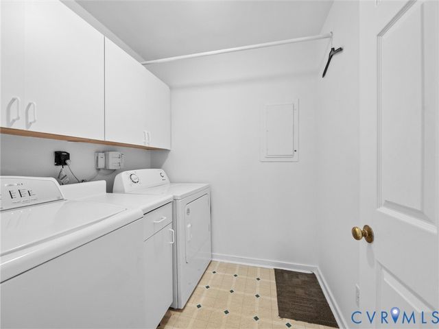 9737 Kingscroft Dr, Glen Allen, VA 23060