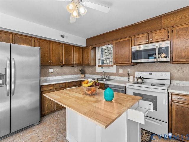 9737 Kingscroft Dr, Glen Allen, VA 23060