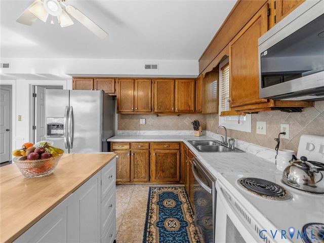 9737 Kingscroft Dr, Glen Allen, VA 23060