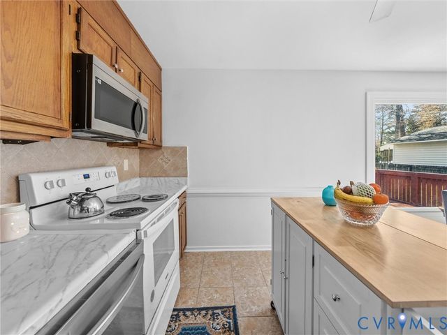 9737 Kingscroft Dr, Glen Allen, VA 23060