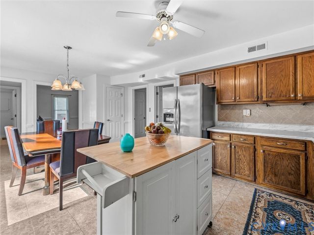 9737 Kingscroft Dr, Glen Allen, VA 23060