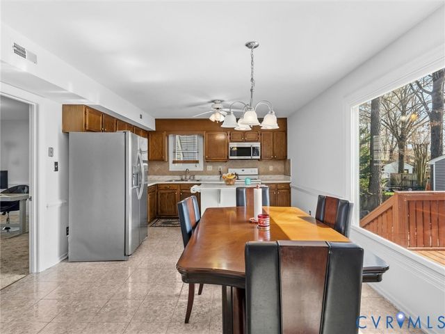 9737 Kingscroft Dr, Glen Allen, VA 23060