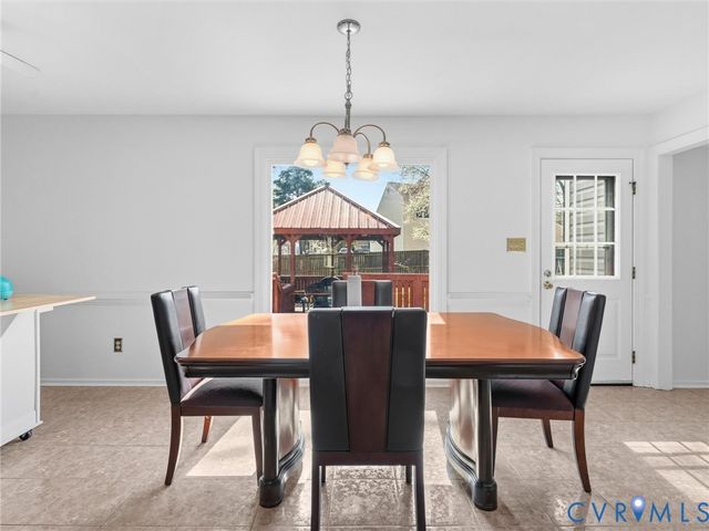 9737 Kingscroft Dr, Glen Allen, VA 23060