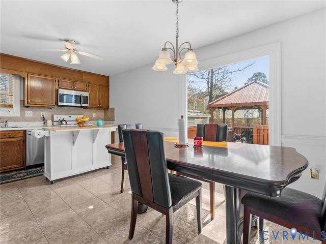 9737 Kingscroft Dr, Glen Allen, VA 23060