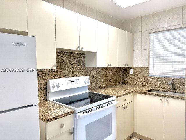 305 W 68th St 301, Hialeah, FL 33014