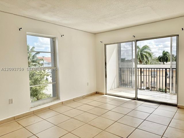 305 W 68th St 301, Hialeah, FL 33014