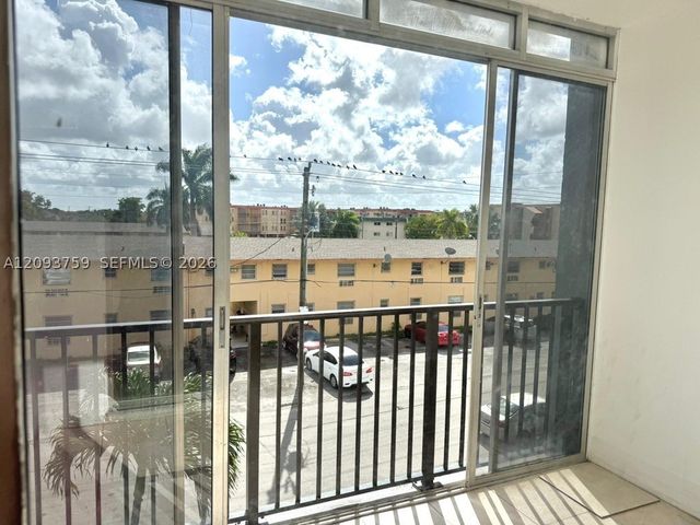 305 W 68th St 301, Hialeah, FL 33014
