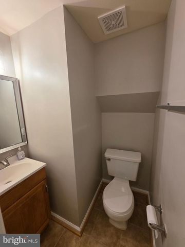4281 SLEEPY LAKE DR, Fairfax, VA 22033