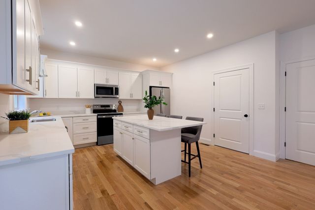 175 Main Street, Groveland, MA 01834