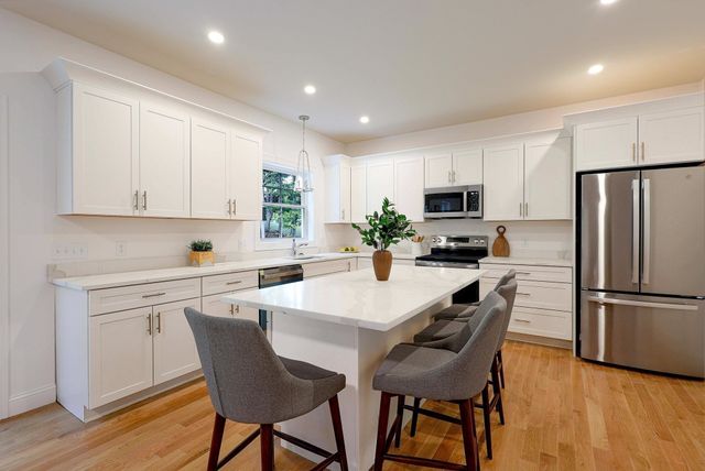 175 Main Street, Groveland, MA 01834