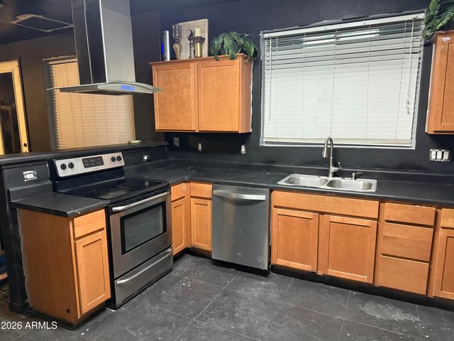 8524 W MONROE Street, Peoria, AZ 85345