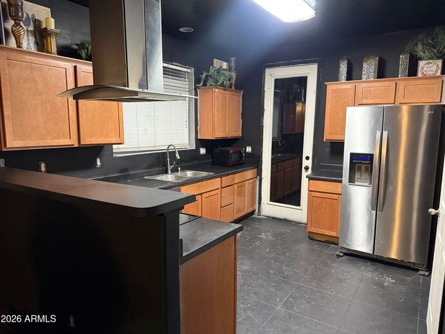 8524 W MONROE Street, Peoria, AZ 85345