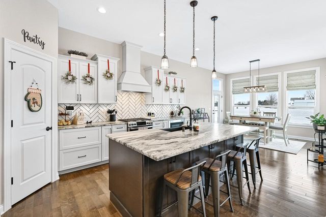 28516 Blue Crane COURT, Waterford, WI 53185