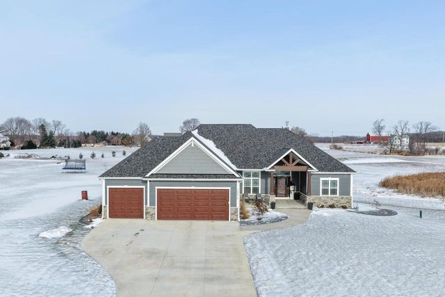 28516 Blue Crane COURT, Waterford, WI 53185