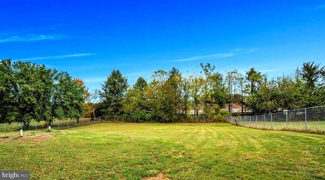 2143 NEWVILLE ROAD, Carlisle, PA 17015