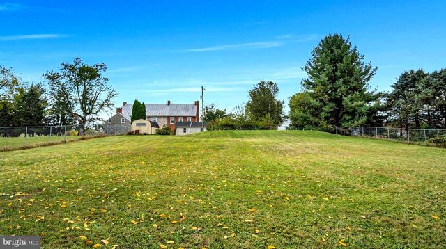 2143 NEWVILLE ROAD, Carlisle, PA 17015