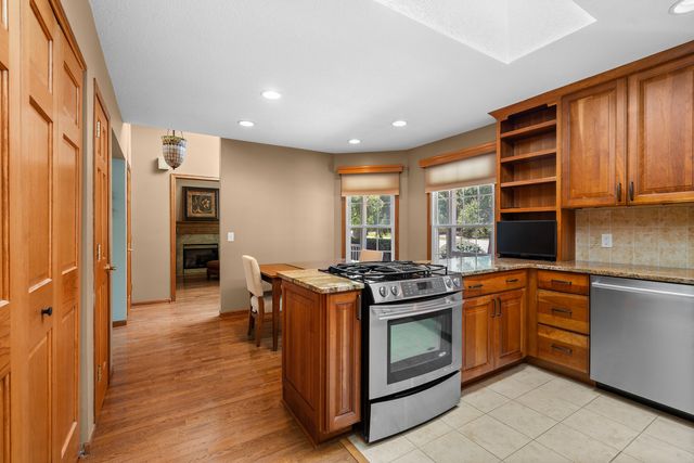 6119 Utica Ridge Road, Davenport, IA 52807