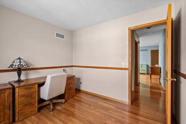 6119 Utica Ridge Road, Davenport, IA 52807