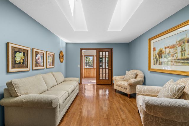 6119 Utica Ridge Road, Davenport, IA 52807