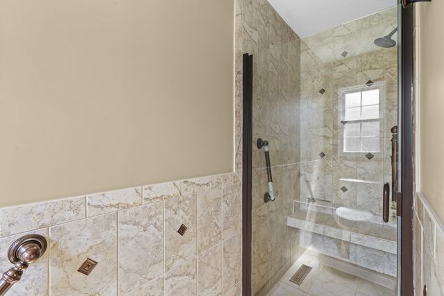 6119 Utica Ridge Road, Davenport, IA 52807