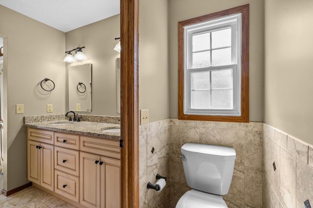 6119 Utica Ridge Road, Davenport, IA 52807
