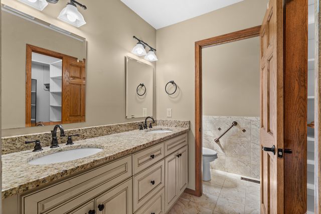 6119 Utica Ridge Road, Davenport, IA 52807