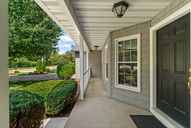 6119 Utica Ridge Road, Davenport, IA 52807
