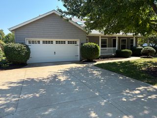 6119 Utica Ridge Road, Davenport, IA 52807
