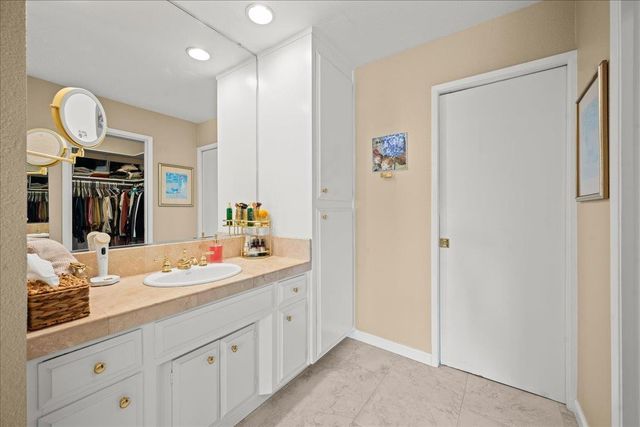 5065 Cocoa Palm Way, Fair Oaks, CA 95628