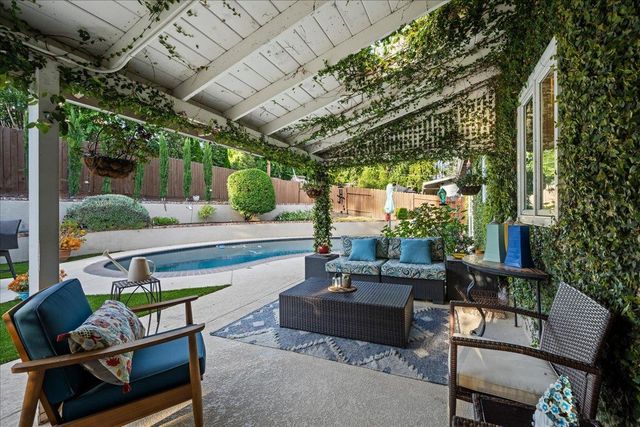 5065 Cocoa Palm Way, Fair Oaks, CA 95628
