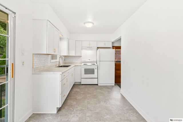 6226 Oak Street, Omaha, NE 68106
