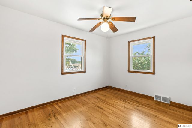 6226 Oak Street, Omaha, NE 68106