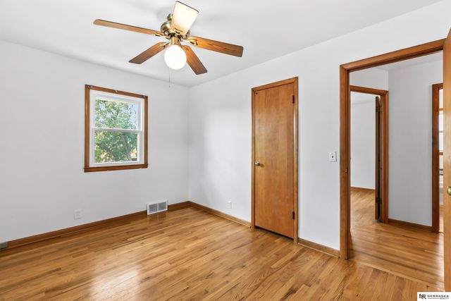 6226 Oak Street, Omaha, NE 68106