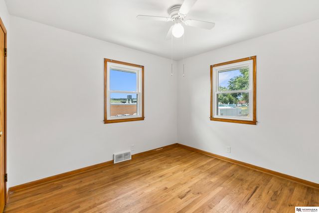 6226 Oak Street, Omaha, NE 68106