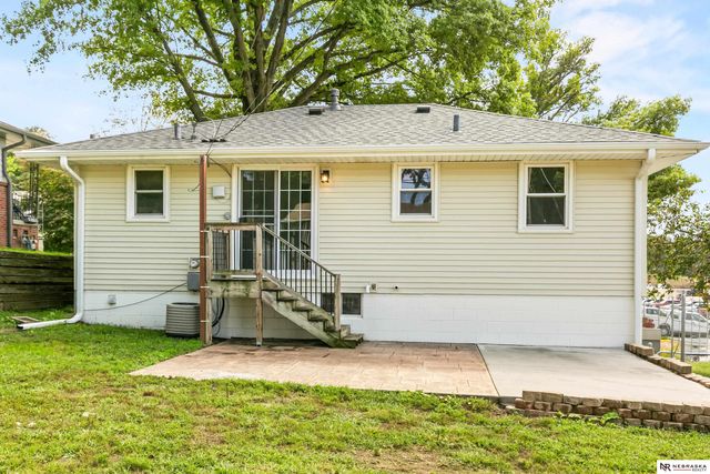 6226 Oak Street, Omaha, NE 68106