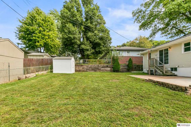 6226 Oak Street, Omaha, NE 68106