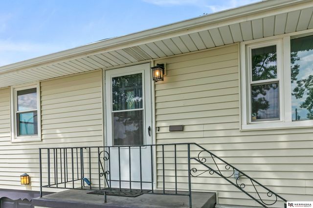 6226 Oak Street, Omaha, NE 68106