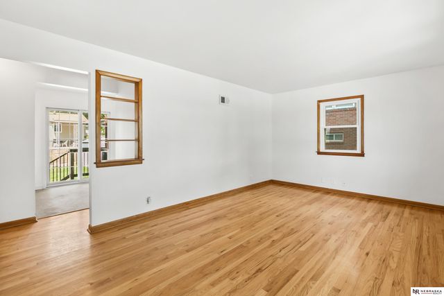 6226 Oak Street, Omaha, NE 68106