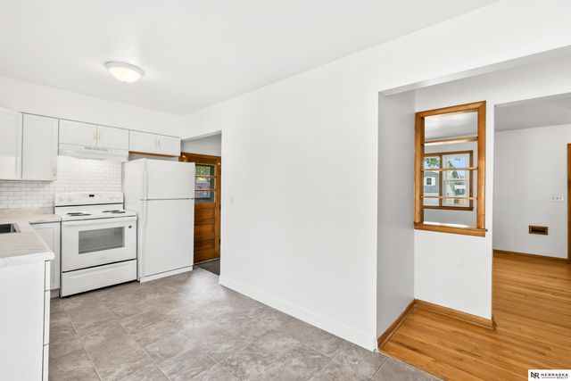 6226 Oak Street, Omaha, NE 68106