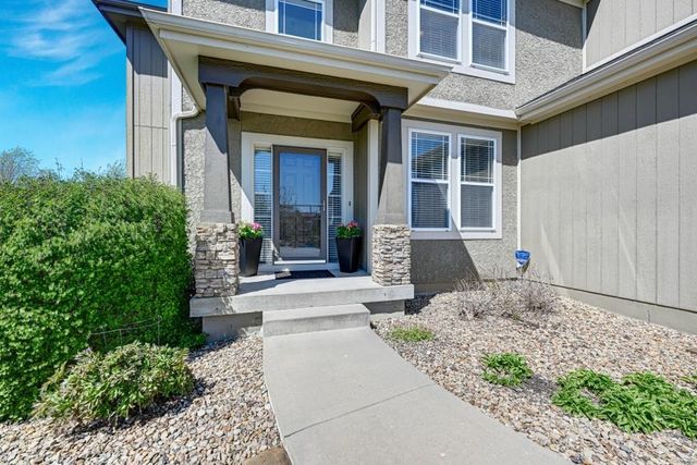12132 S Redbud Lane, Olathe, KS 66061
