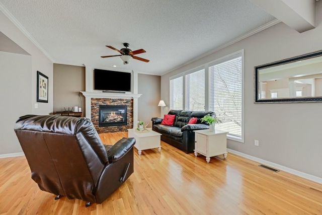 12132 S Redbud Lane, Olathe, KS 66061