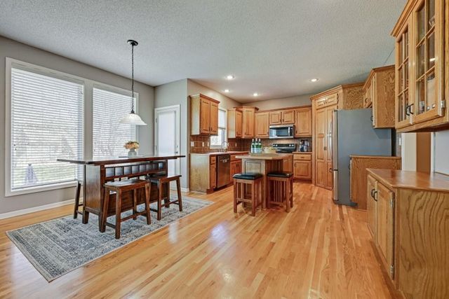 12132 S Redbud Lane, Olathe, KS 66061