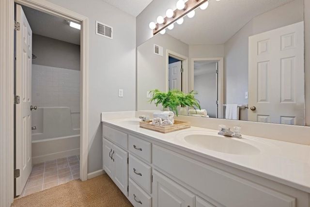 12132 S Redbud Lane, Olathe, KS 66061