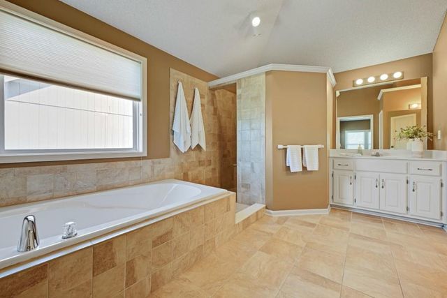 12132 S Redbud Lane, Olathe, KS 66061