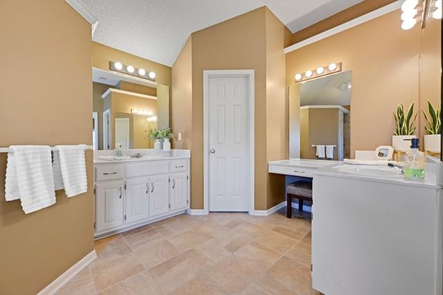 12132 S Redbud Lane, Olathe, KS 66061