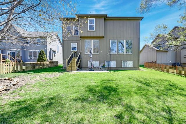 12132 S Redbud Lane, Olathe, KS 66061