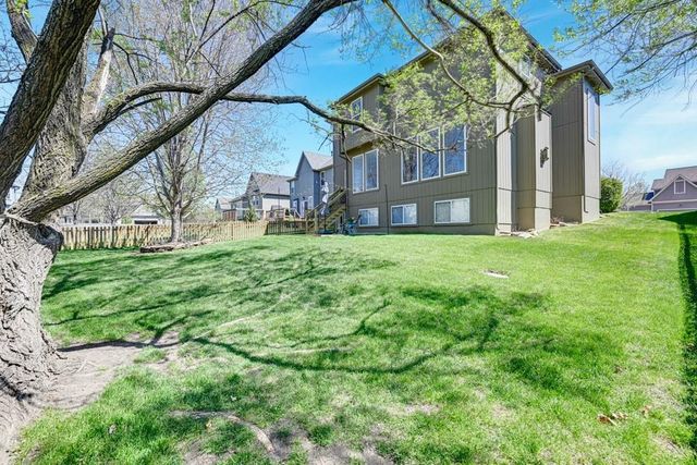 12132 S Redbud Lane, Olathe, KS 66061