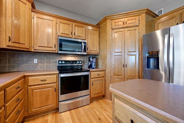 12132 S Redbud Lane, Olathe, KS 66061